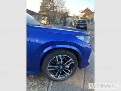 BMW iX1 Sport M (2024) - Photo 2