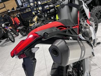Aprilia Tuareg 660 Hailstrom White disponible aussi en 35 KW (2026) - Photo 5