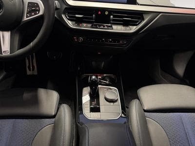 BMW 118 Hatch (2024) - Photo 9