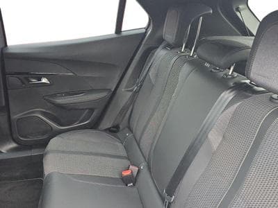 PEUGEOT 2008 e-2008 136ch GT (2023) - Foto 3