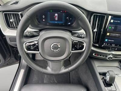 Volvo XC60 B4 Plus Dark / Diesel (2023) - Foto 12