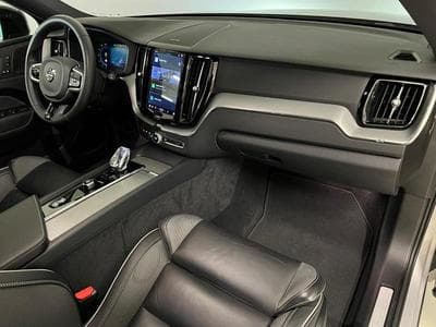 Volvo XC60 Plus Dark (2022) - Photo 11