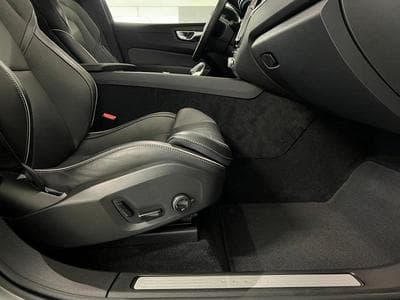 Volvo XC60 Plus Dark (2022) - Photo 9