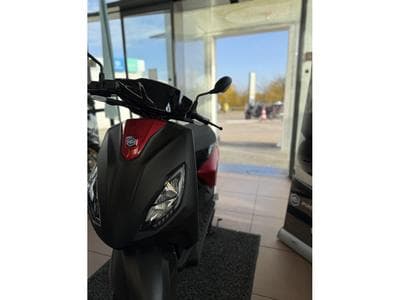 Piaggio C-Max + (2026) - Photo 4