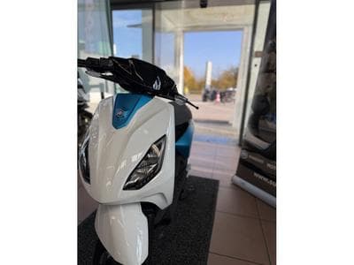 Piaggio C-Max + (2026) - Photo 5