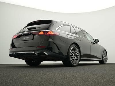 Mercedes E 300 e T-Modell (2023) - Foto 11