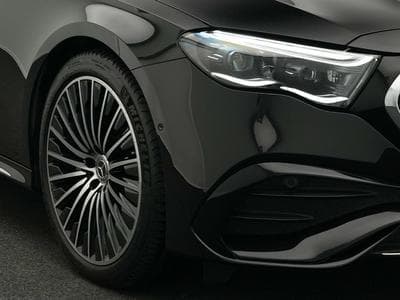 Mercedes E 300 e T-Modell (2023) - Foto 9