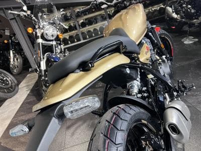 Royal Enfield Guerrilla 450 GOLD DIP (2026) - Foto 5