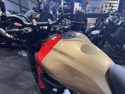 Royal Enfield Guerrilla 450 GOLD DIP (2026) - Foto 6