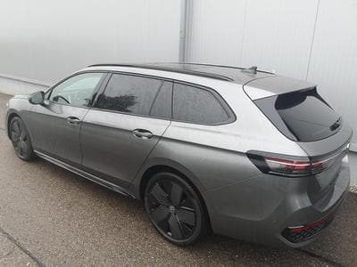 VW Passat Variant 2.0 TDI 142 kW 4Motion R-Line (2026) - Photo 2