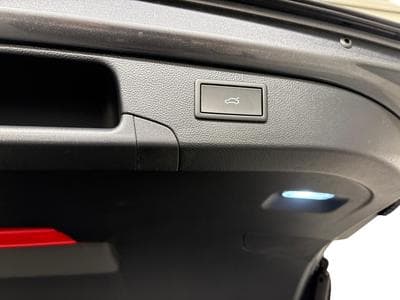 VW Passat Variant R-Line (2025) - Photo 10