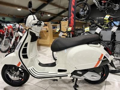 Vespa GTS 125 Blanc (2026) - Photo 4