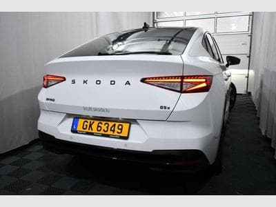 Skoda Enyaq Enyaq Coupe 85x Sportline - Pano, AHK, Navi (2024) - Foto 8