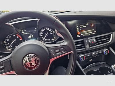 Alfa-Romeo Giulia 200cv (2018) - Photo 3