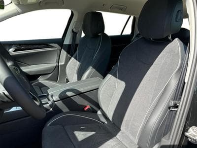 VW Passat Variant Elegance (2025) - Photo 14