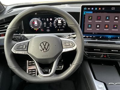 VW Passat Variant R-Line (2025) - Photo 10