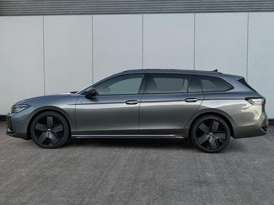 VW Passat Variant R-Line (2025) - Photo 2