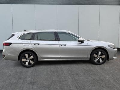 VW Passat Variant Business (2025) - Photo 6