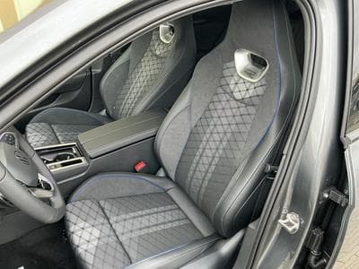 VW Passat Variant R-Line 4WD (2026) - Photo 12