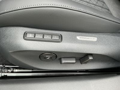 VW Passat Variant R-Line 4WD (2026) - Photo 15