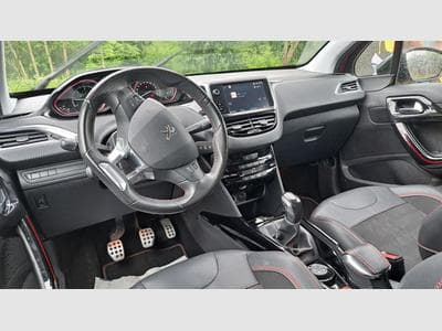 Peugeot 2008 1.6 e-HDI 100cv GT-Line (2018) - Photo 5