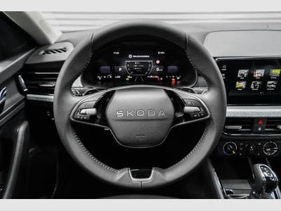 Skoda Scala 1,0 TSI DSG (2025) - Foto 8