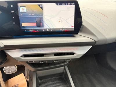 BMW 120 I Pack M / Panoramique / Essence (2025) - Photo 15