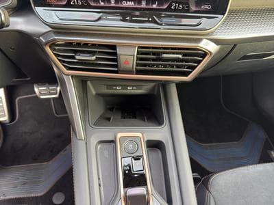 Cupra Leon Sportstourer MHEV (2025) - Photo 9