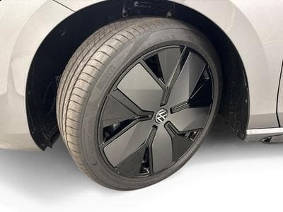 VW Passat Variant R-Line (2025) - Photo 11