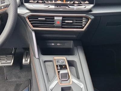 Cupra Leon 1.5 eTSI DSG (2025) - Photo 10