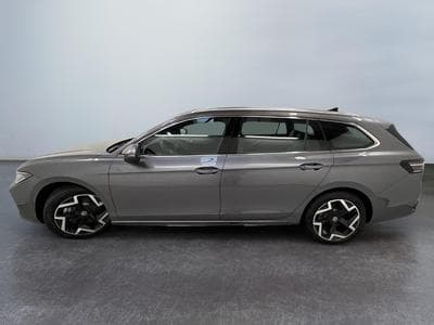 VW Passat Variant R-Line (2026) - Photo 4