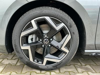 VW Passat Variant R-Line 4WD (2026) - Photo 12