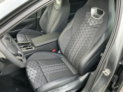 VW Passat Variant R-Line 4WD (2026) - Photo 15