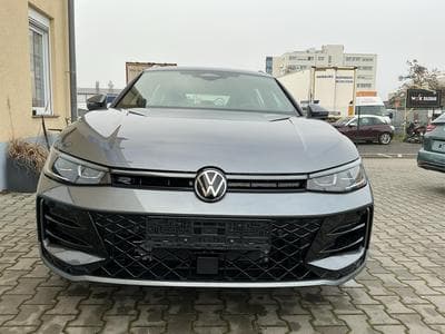 VW Passat Variant R-Line 4WD (2026) - Photo 2