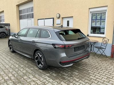 VW Passat Variant R-Line 4WD (2026) - Photo 4