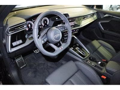 Audi A3 35 TFSI S Tronic (2024) - Photo 2