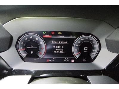 Audi A3 35 TFSI S Tronic (2024) - Photo 4