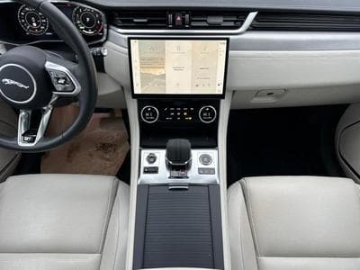 Jaguar F-Pace P400e AWD / Hybride (2022) - Photo 13