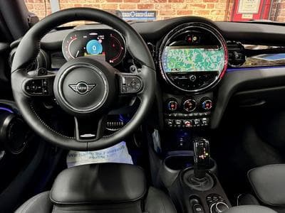 Mini Cooper Cooper 2.0 231cv Auto JCW-TRIM (2024) - Foto 4