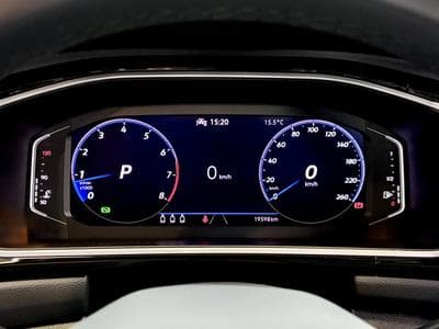 VW T-Roc R-line 150 CV DSG 7 TSI ** Caméra ** ACC ** (2022) - Photo 13