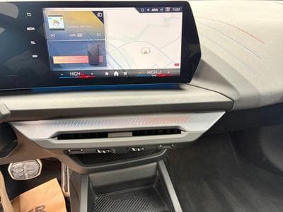 BMW 120 I Pack M / Panoramique / Essence (2025) - Photo 15