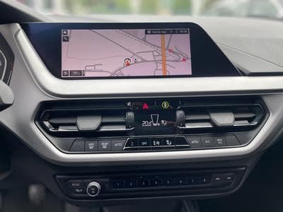 BMW 118 D Advantage (2020) - Photo 9