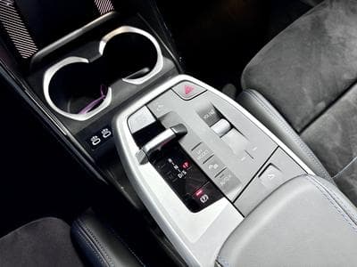 BMW X1 18i sDrive 136 CV M-Sport * Hayon * Caméra * Sièges chauffan (2025) - Photo 11