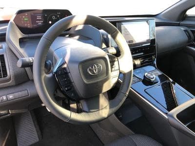 Toyota bZ4X 2WD Dynamic (2025) - Photo 7