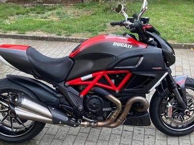 Ducati Diavel Red carbon (2011) - Foto 1
