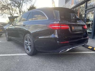 Mercedes E 300 e HYBRIDE BREAK AMG Line 4 Matic (2023) - Foto 7