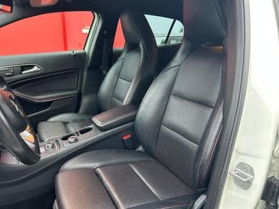 Mercedes GLA 45 AMG 4MATIC (2016) - Photo 10