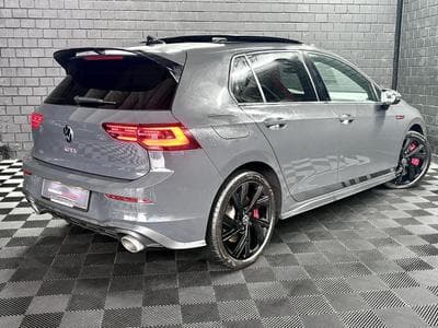 VW Golf GTI Clubsport 2.0 TSI 300 CV DSG7 *IQ. LIGHT* *PANO* CUIR * (2023) - Photo 6