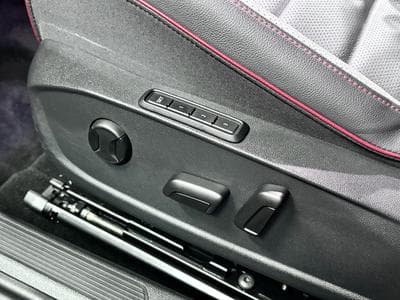 VW Golf GTI Clubsport 2.0 TSI 300 CV DSG7 *IQ. LIGHT* *PANO* CUIR * (2023) - Photo 9