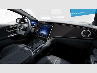 Mercedes EQE 4MATIC AMG-Line (2022) - Photo 12